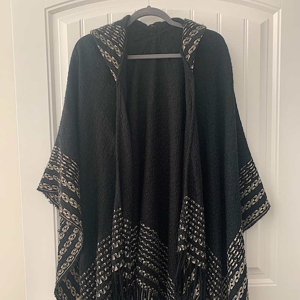 Women’s black & white hooded poncho/shawl